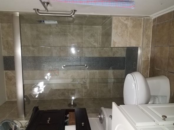 This Cottage series bypassing slider was the ideal solution for this shower entry. With the toilet on the left and a bench seat on the right, the opening for the shower was very narrow.