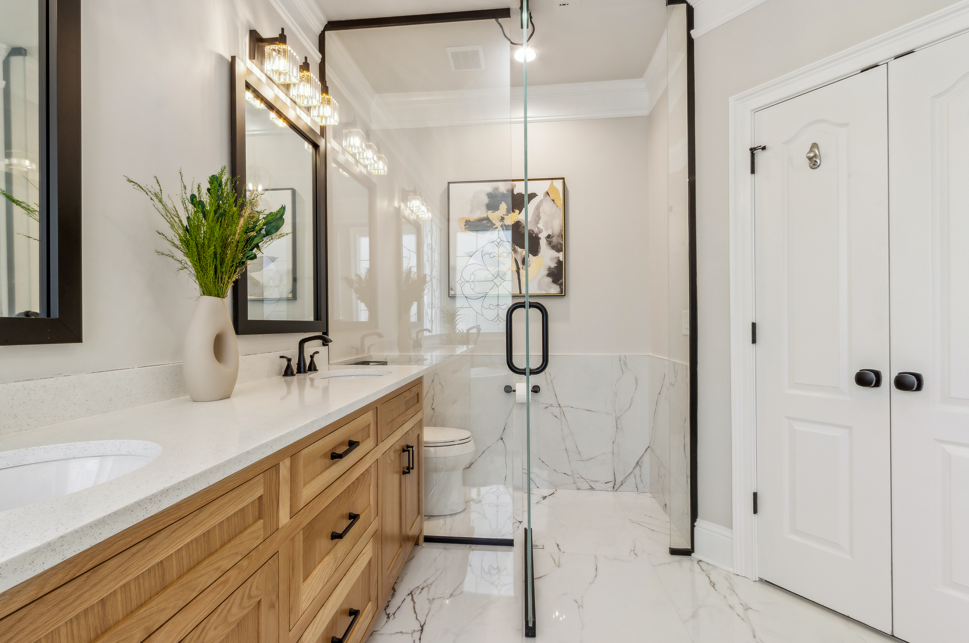 This is the same toilet partition as before with electrified glass, but in this example, the glass is transparent!